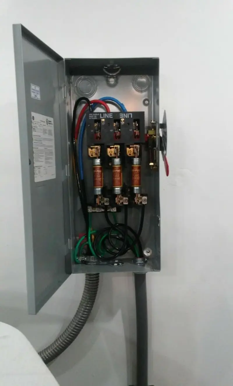 Three-phase disconnect switch installed for Smoke Detector Installation in North Browning